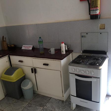 One World Village Guesthouse Bakau Bagian luar foto