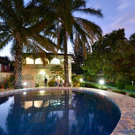 One World Village Guesthouse Bakau Bagian luar foto