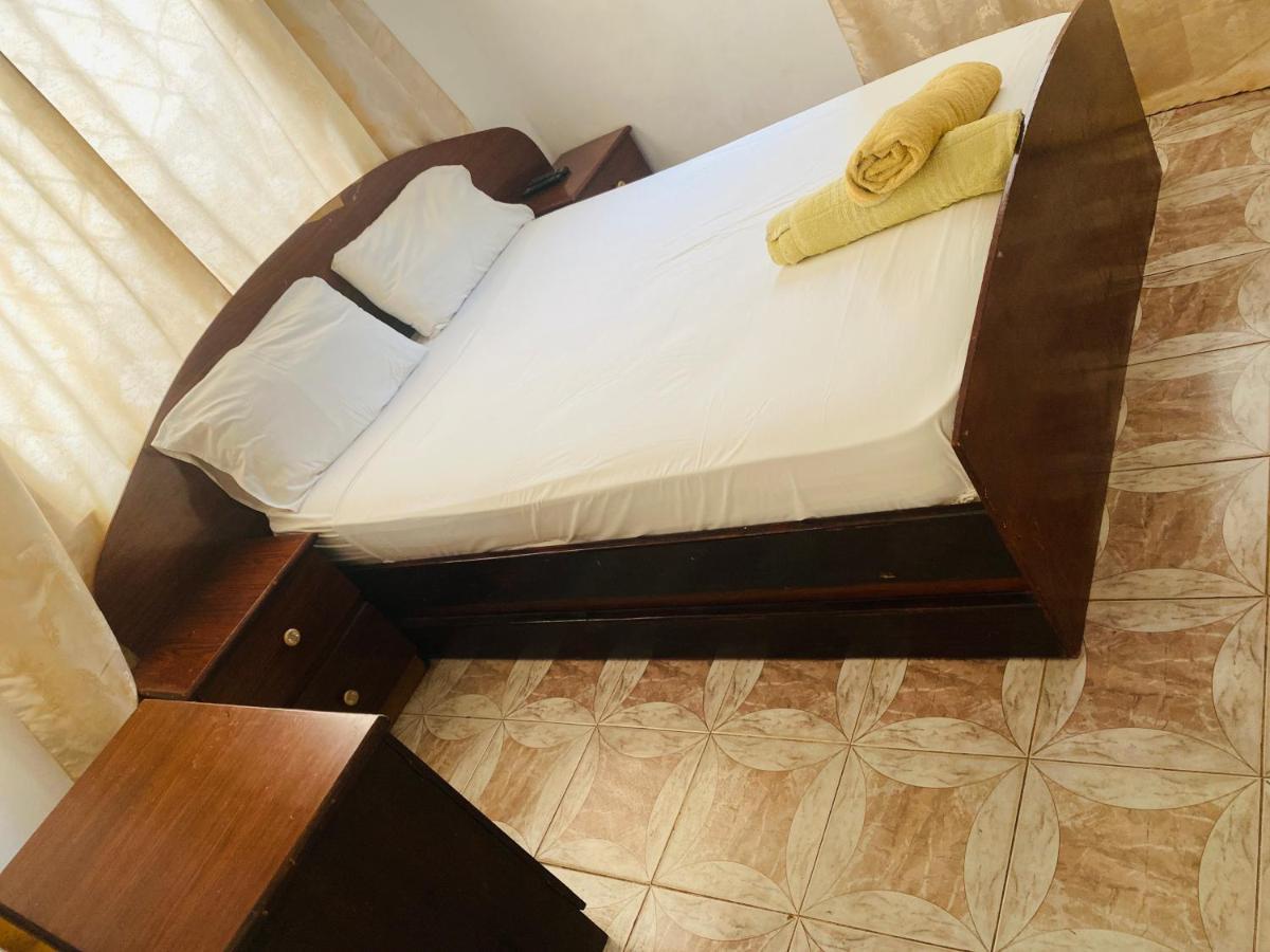 One World Village Guesthouse Bakau Bagian luar foto