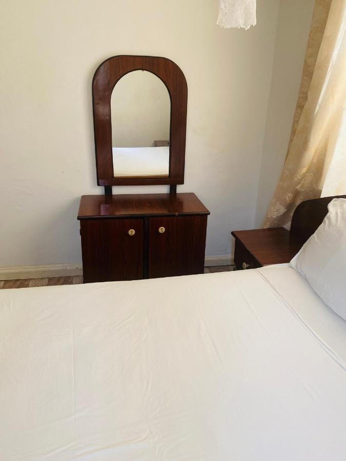 One World Village Guesthouse Bakau Bagian luar foto