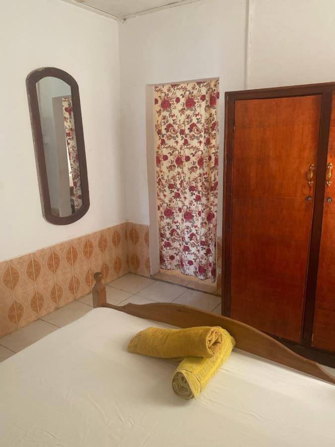One World Village Guesthouse Bakau Bagian luar foto