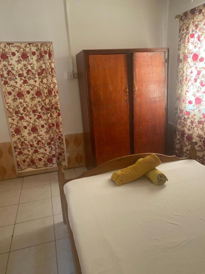 One World Village Guesthouse Bakau Bagian luar foto