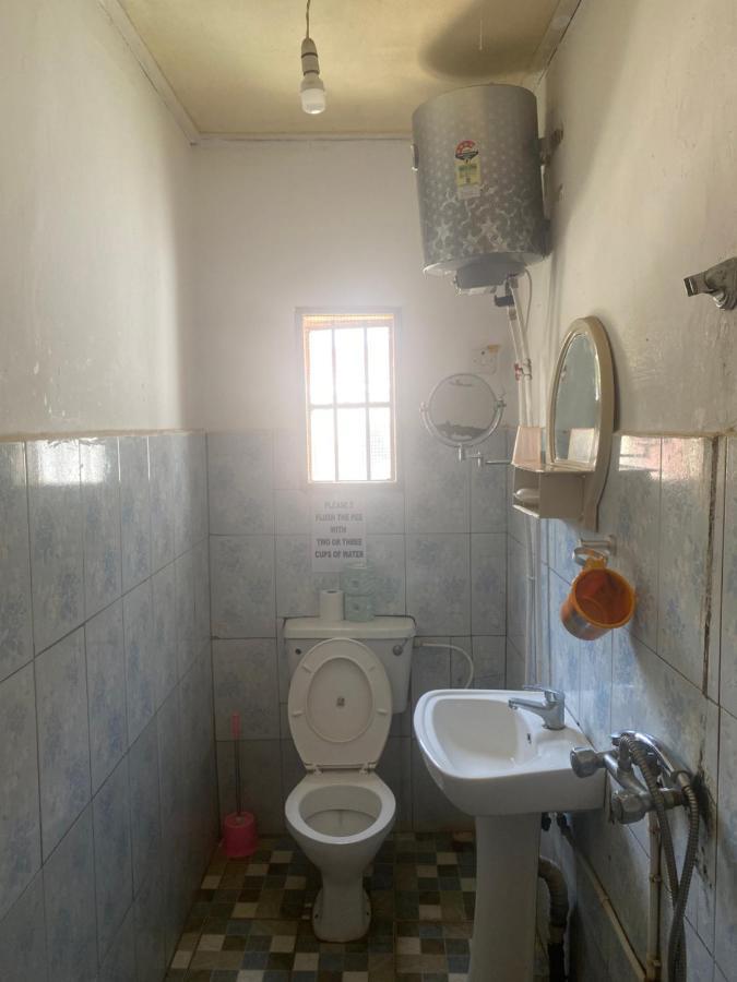 One World Village Guesthouse Bakau Bagian luar foto