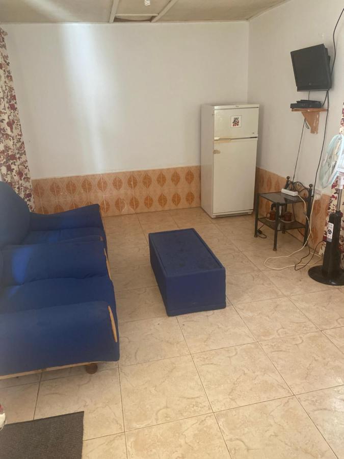 One World Village Guesthouse Bakau Bagian luar foto