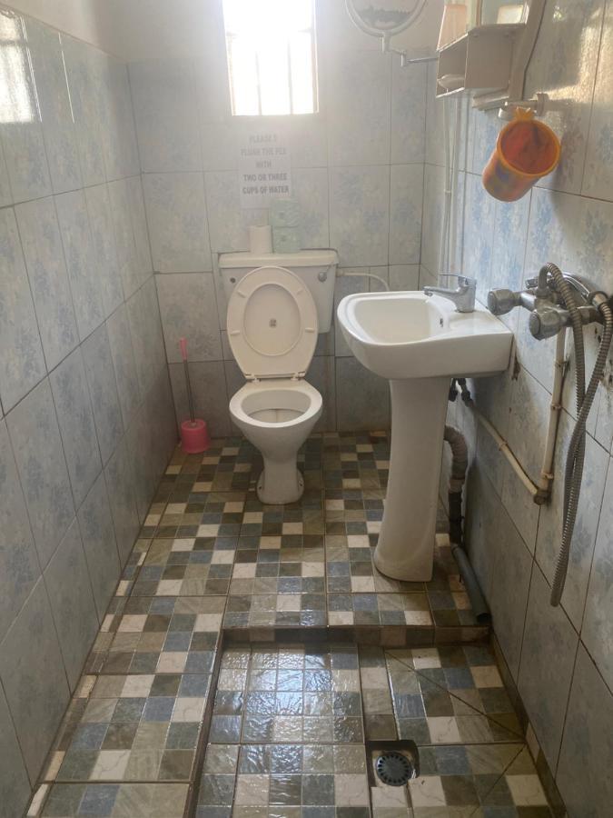 One World Village Guesthouse Bakau Bagian luar foto