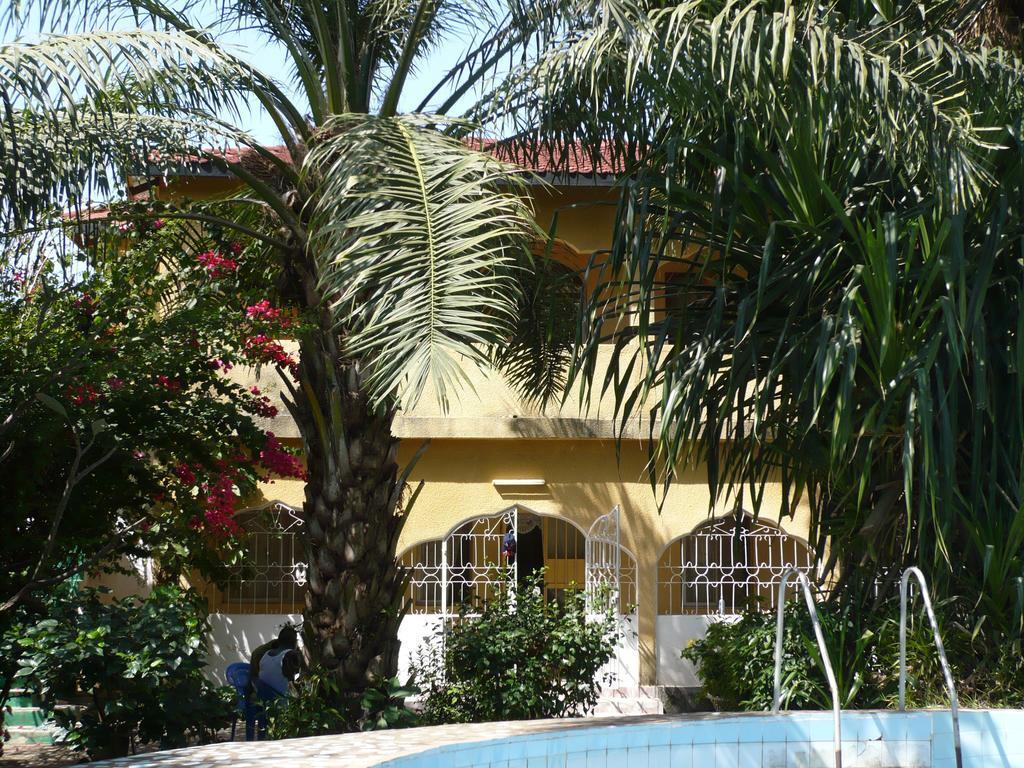 One World Village Guesthouse Bakau Bagian luar foto