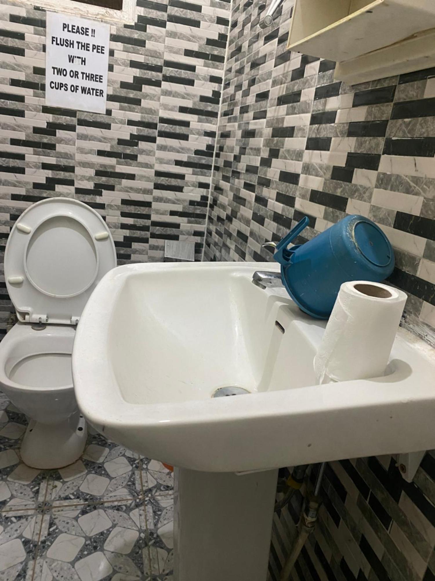 One World Village Guesthouse Bakau Bagian luar foto