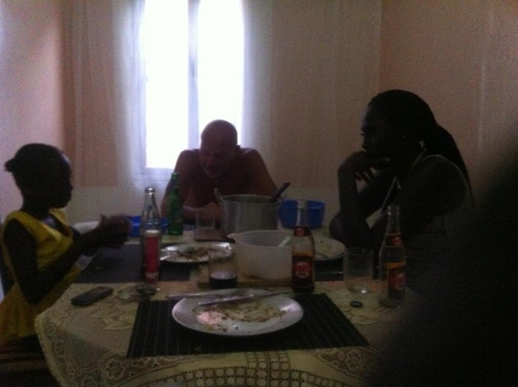 One World Village Guesthouse Bakau Bagian luar foto