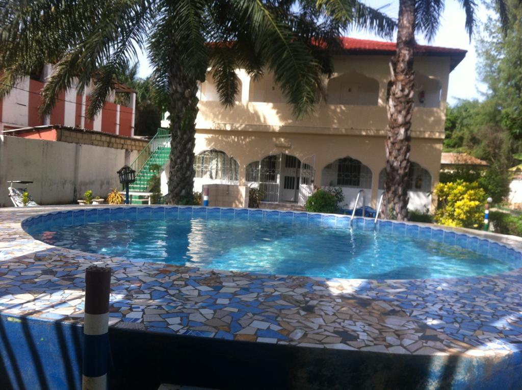 One World Village Guesthouse Bakau Bagian luar foto