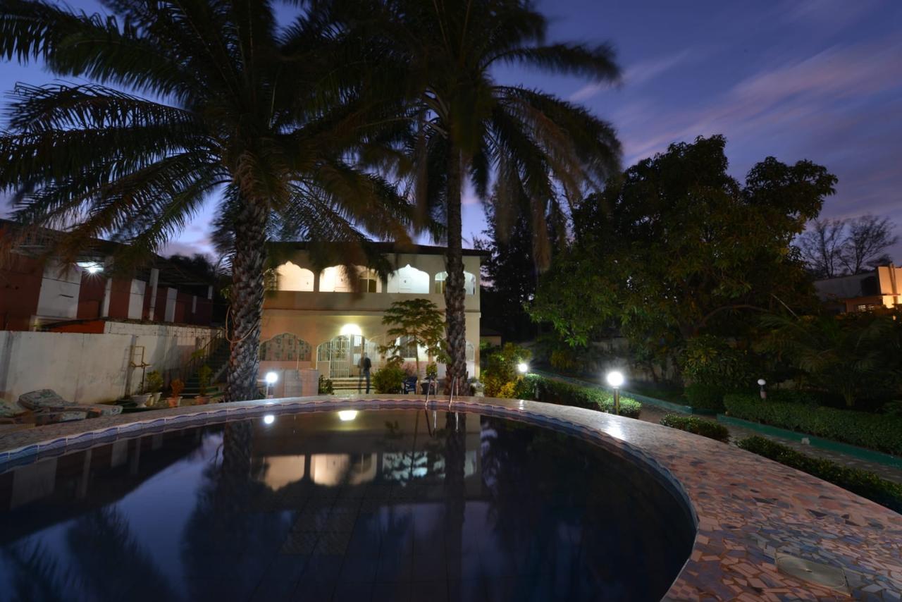 One World Village Guesthouse Bakau Bagian luar foto