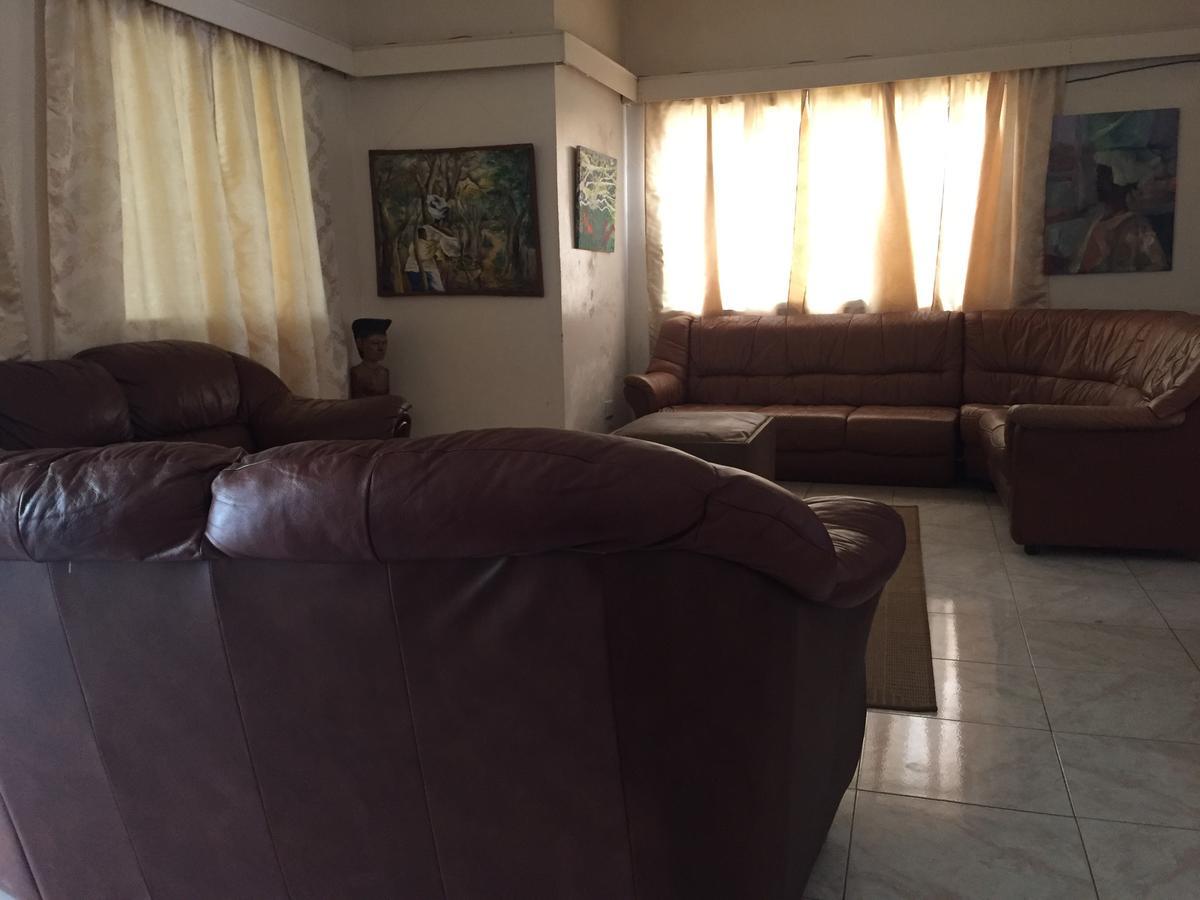 One World Village Guesthouse Bakau Bagian luar foto
