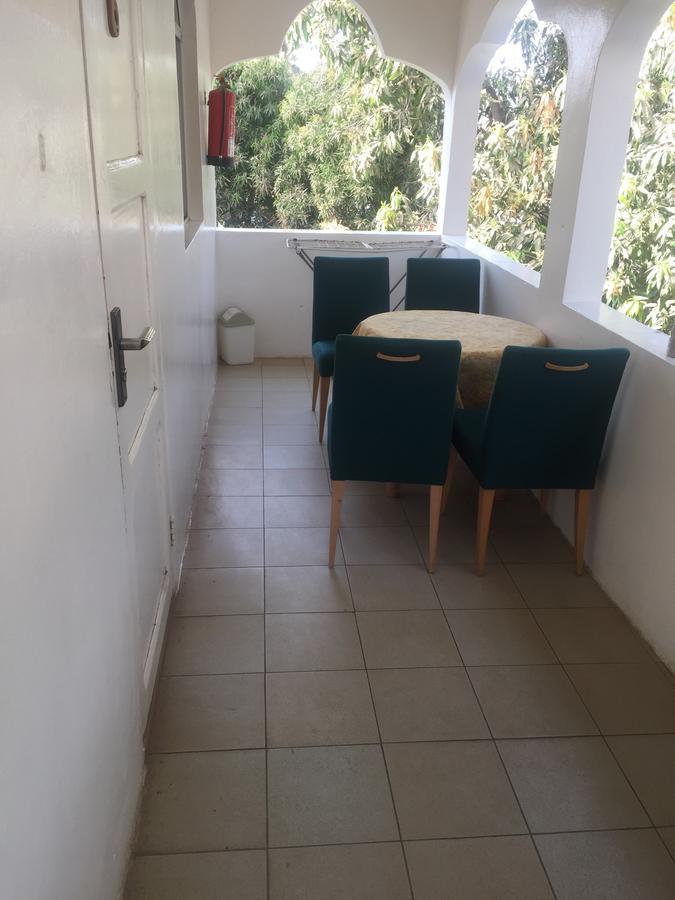 One World Village Guesthouse Bakau Bagian luar foto